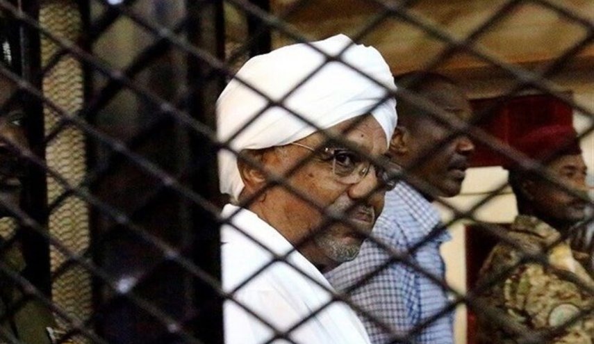 عمر البشير يعلق على احتمال تسليمه للمحكمة الجنائية